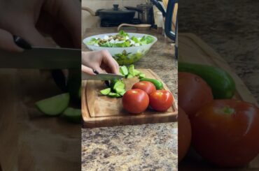 #greeksalad #salad #healthyfood #healthysalad #healthyrecipes #fetacheese #recipe #asmr #asmrfood