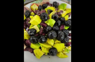 red beans avocado olives   red peppers   super healthy salad #toasteroven #5ingredients #recipe