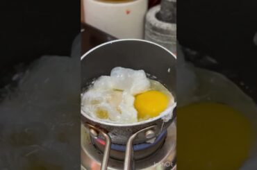 #shorts #youtubeshorts Karandi Omelette//Poached Egg Indian Style/Street Style Food Karandi Omelette