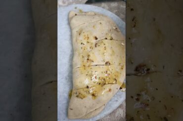 whole wheat stuffed garlic bread #shorts #healthy #shortvideo #viralshort #malikakhurana