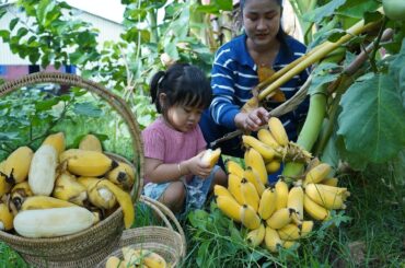 Cute girl Siv chhee like banana so much - Mommy Sreypov prepare healthy food for children