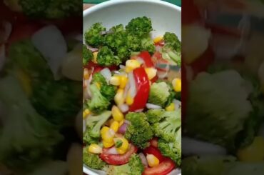 Looking for a quick, healthy meal option? Check out our delicious salad recipe!  #parulunites