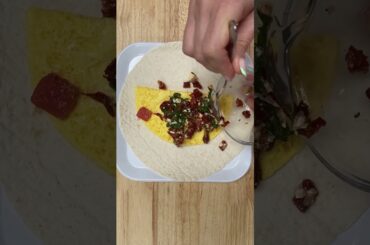 How to Make Hungry Girl’s Starbucks Spinach, Feta & Egg White Wrap Recipe Dupe // #shorts