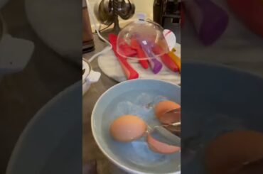 Easy, healthy breakfast idea in today’s episode of meals when you’re depressed or crazy busy