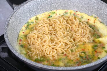 New Omelette Recipe | Egg Omelette | Noodles Omelette | Easy Snacks Recipe| Breakfast Recipe
