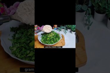 Unique Pathrode Recipe |Healthy Steamed Kalmi Saag Recipe #pakoda #villagefood #waterspinach #shorts