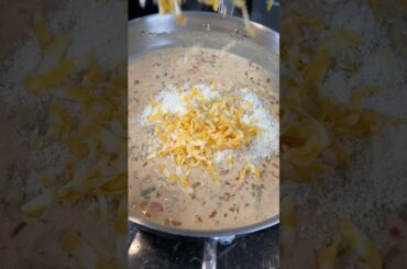 Cheesy Chicken & Rice Casserole - Quick & Easy Dinner Recipe #SHORTS