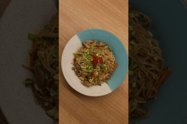 Healthy Chicken Noodles in Desi Chinese #bunsanddosas #recipe #easyrecipes #chickennoodles