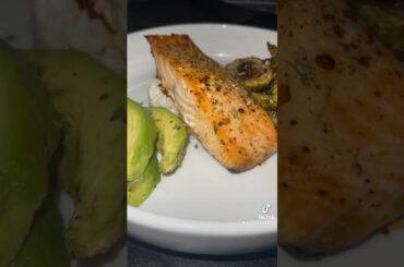 QUICK AND EASY SALMON LUNCH #salmon #salmonrecipes #healthyrecipes #goodfood #easyrecipe