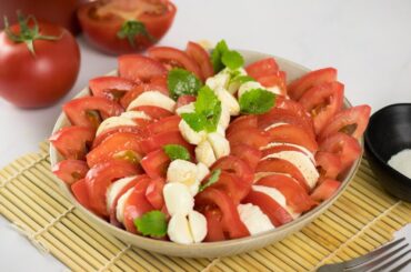 Quick & Easy Keto Caprese Salad Recipe - Flavorful Italian Dish in Just 10 Minutes!