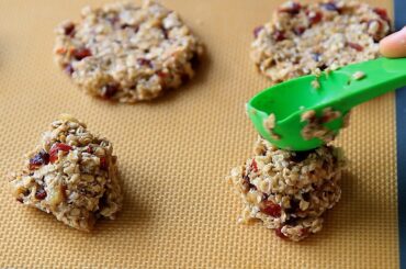 2 Bananas and 1cup of oats. Only 3-ingredient snack ready in 3 minutes