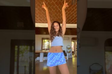 the TRUTH about staying fit while traveling (realistic what I eat in a day)