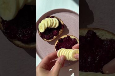 #breakfast #toast #breakfasttoast #recipes #healthy #vegan #HealthyRecipes #fruit