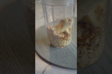 turn your morning oats into this BANANA BREAD OAT MUG CAKE #healthz #breakfast #healthybreakfast