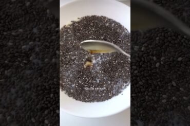 Healthy Raspberry Chia Pudding ParfaitThis is such a fun breakfast, snack or dessert idea! #homecafe