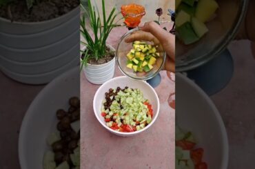 Femous CHANA CHAAT Recipe || Boiled Chana Salad #Shorts #YouTubeShorts #Viral #HealthySalad