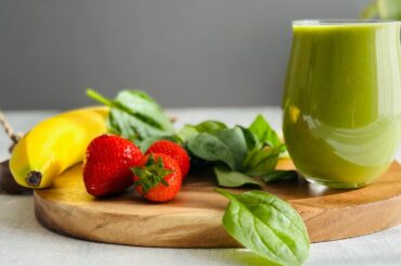 GREEN SMOOTHIE RECIPE FOR WEIGHT LOSS !! Healthy Breakfast - cleanses, detoxes