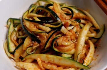 Zucchini salad recipes :: Super easy and healthy zucchini salad :: Delicious food