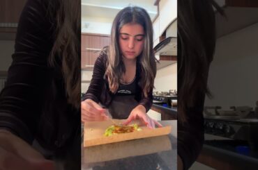 Healthy Broccoli Pizza | Healthy Broccoli Snack Recipes @ChahatAnand #shorts #broccolipizza