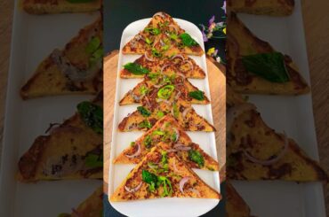 Try This New Breakfast Recipe | Chilli Garlic Dahi Toast | Bread Toast Recipe #shorts #youtubeshorts