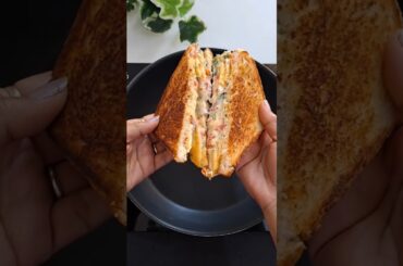 OMG! This is so Delicious | Spicy & Cheesy Bread Omelette Sandwich Recipe | Easy Breakfast Recipe