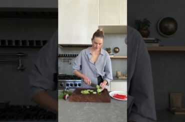 Chickpea salad sandwich recipe! My go-to lunch, have you tried it yet? #easyrecipe #lunchrecipe