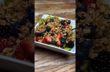 Healthy Breakfast Parfait Kickstarts Your Day #recipe #breakfast #parfait #dessert