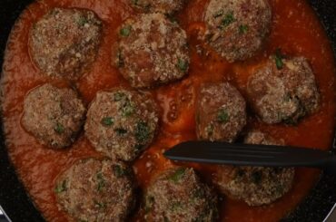 Cooking Meat Balls in Sauce | Karachi Foods Recipes Healthy | Pakistani Foods | FOODHOLIC