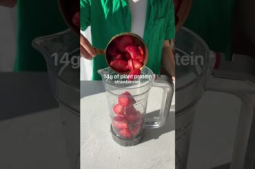 This smoothie has 14g of protein and no protein powder #smoothie #recipe #breakfast