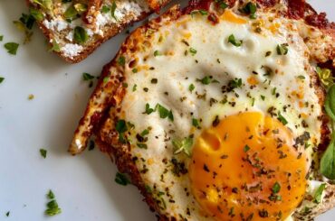 THE BEST PESTO EGG TOAST EVER!!