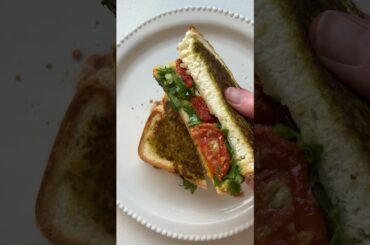 Easy lunch idea | Pesto crusted toasted sandwich #lunch #lunchrecipe #sandwich