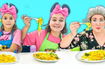 Ruby and Bonnie make healthy noodles with cooking toys