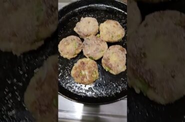Barish ke Mausam main pakora to sab khate hai aaj kuch alag ho jaye chai&veggie potato bread cutlet
