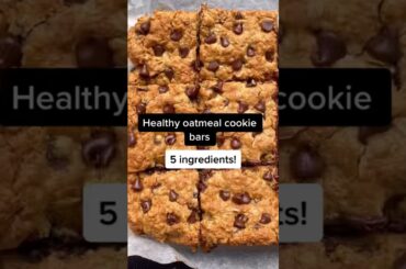 Healthy oatmeal cookie bars recipe. #oatmealcookiebars #healthycookiebars