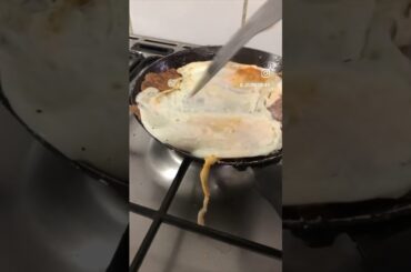 Easy and Healthy Sandwich Ingredients:Butter2eggsBread recommended: Havarti Natural Cheese& Lettuce