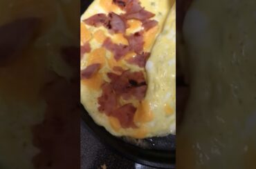Easy and Healthy Breakfast idea! Protein packed +delicious! #breakfast #recipe #shorts #healthyfood