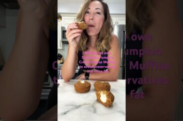 Healthy Starbucks Copycat Pumpkin Cream Cheese Muffins #healthyrecipes #easyrecipes