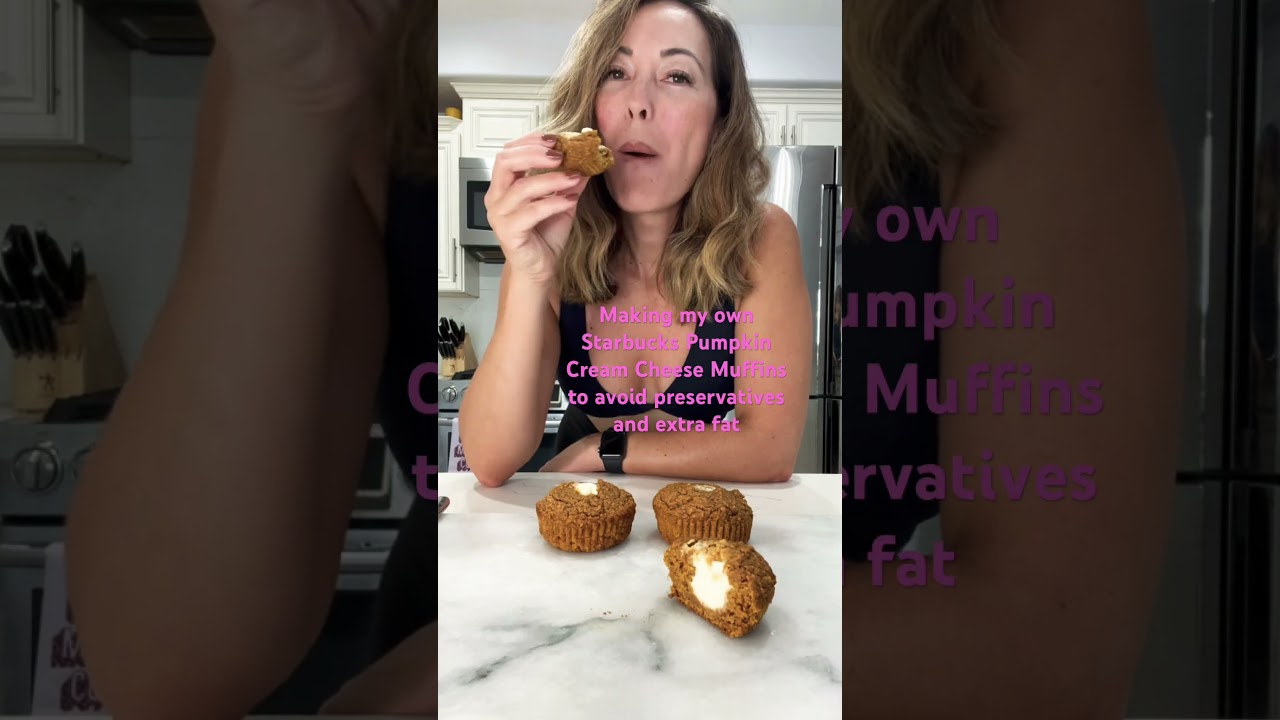 Healthy Starbucks Copycat Pumpkin Cream Cheese Muffins #healthyrecipes #easyrecipes Healthy Starbucks Copycat Pumpkin Cream Cheese Muffins #healthyrecipes #easyrecipes