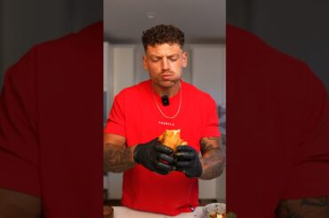 THE WORLD’S BEST CHICKEN SANDWICH