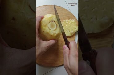 Viral pineapple cutting. #viral #youtubeshorts#shortvideo #healthy#pineapple #cuttingskills#shorts