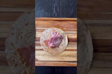 Healthy breakfast wrap with egg, avocado, ham, cheese and apple butter. #healthyrecipes#healthyfood