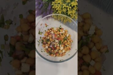 Healthy salad recipe at home #healthyfood #chickpeasaladrecipe #saladrecipe #healthy #shortvideo
