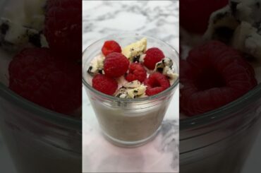 Raspberry Greek Yogurt Overnight Oats | Healthy Breakfast Ideas