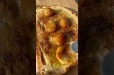 mouth watering garlic confit, burrata and tomato recipe - try it now! #short #garlicconfit #asmr