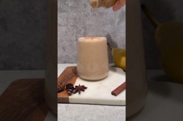 Fall Pear Smoothie #healthyrecipes #pearsmoothie #fallrecipe
