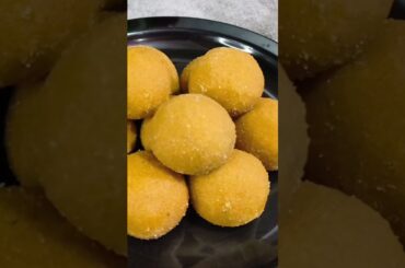 How to make besan ke laddu at home |Besan Ladoo Easy Recipe #shorts #sweet  #smartcookingwithkhushbu