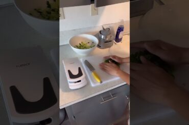 The Jennifer Aniston Salad | Easy Healthy Lunch Recipes #healthyrecipes #saladrecipe #quickmeals