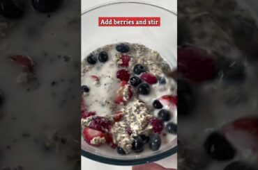 Sweet Summer Berry Overnight Oats Recipe #Breakfast #Healthy #OatsRecipe