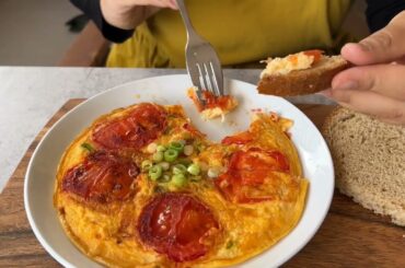 Tomato Omelette for a Healthy Breakfast | Egg Recipes
