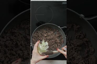 Slimming World friendly chilli loaded wedges recipe in the description #slimmingworldrecipes